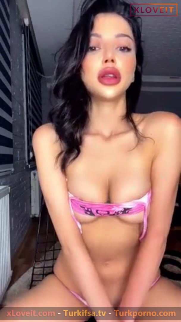 Cerhawk ifşa Bikinili nude videosunu bedava izle